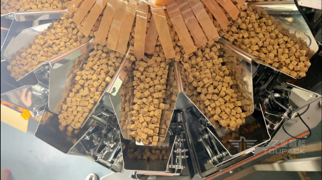 Chips khoai tây tự động đồ ăn nhẹ Máy đóng gói dọc Tốc độ cao 120BPM Máy cân và đóng gói thông minh