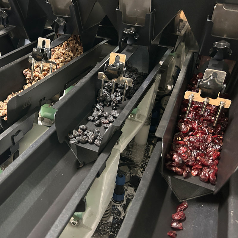 Máy đóng gói túi thức ăn cho chim Máy đóng gói thức ăn cho chó và mèo Máy đóng gói thực phẩm Máy đóng gói hạt đa chức năng Thiết bị đóng gói đa đầu Máy cân